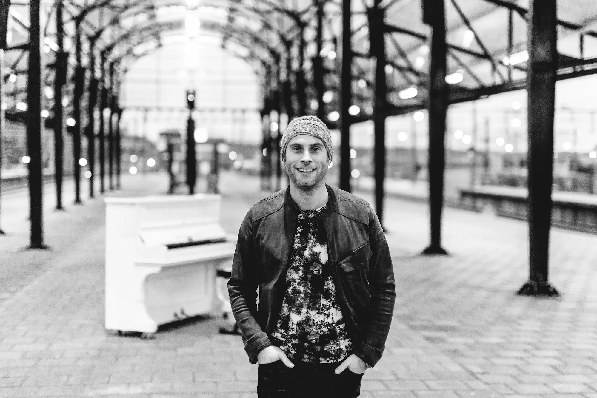 Portret van De Pianoman, live pianist voor bruiloften, privéfeesten en zakelijke events